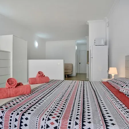 Floor Studio, Pools, Fast Internet, Parking