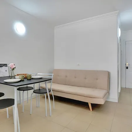 Floor Studio, Pools, Fast Internet, Parking *