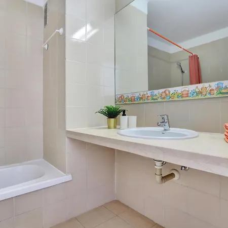 Floor Studio, Pools, Fast Internet, Parking Apartment *