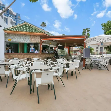 Floor Studio, Pools, Fast Internet, Parking Apartment *