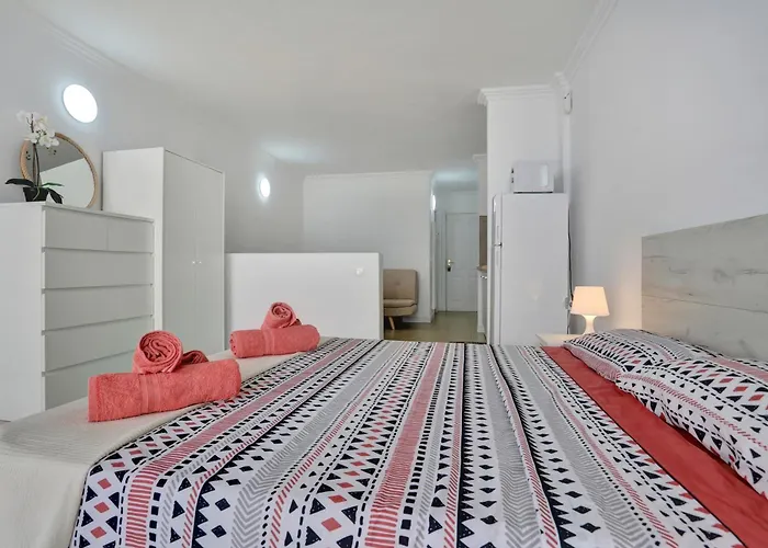 Floor Studio, Pools, Fast Internet, Parking