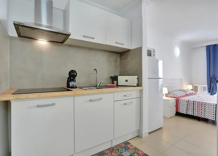 Floor Studio, Pools, Fast Internet, Parking *