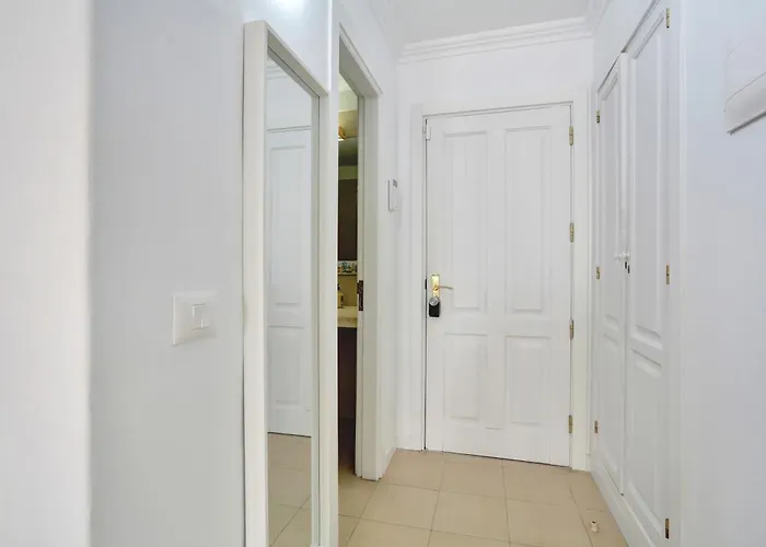 דירה Floor Studio, Pools, Fast Internet, Parking